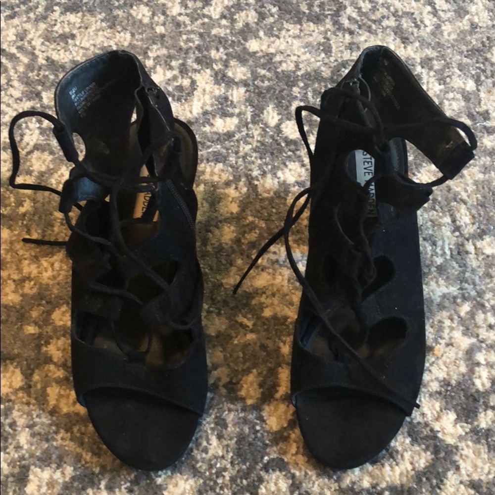 Steve Madden Black Tie Up Heel